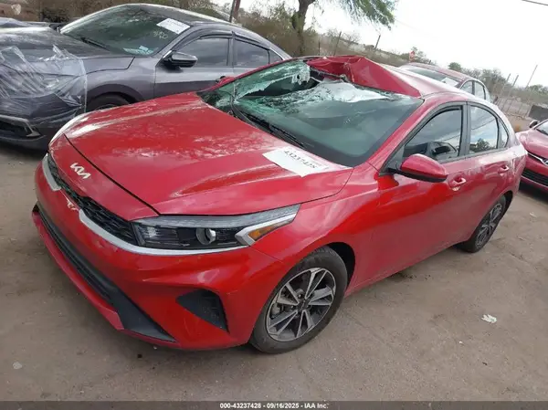 3KPF24AD1RE758320 2024 KIA FORTE - Image 2