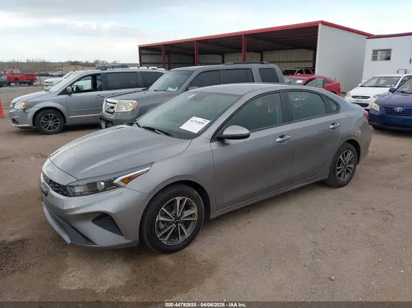 3KPF24AD1RE761329 2024 KIA FORTE - Image 2