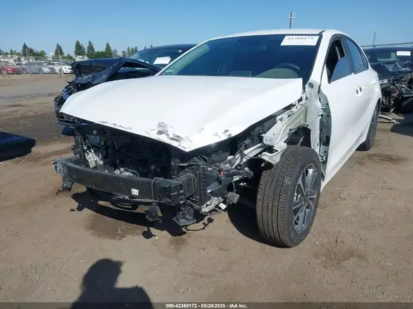 3KPF24AD1RE763811 2024 KIA FORTE - Image 2