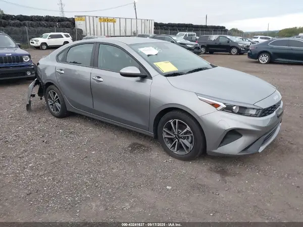 3KPF24AD1RE764800 2024 KIA FORTE - Image 1