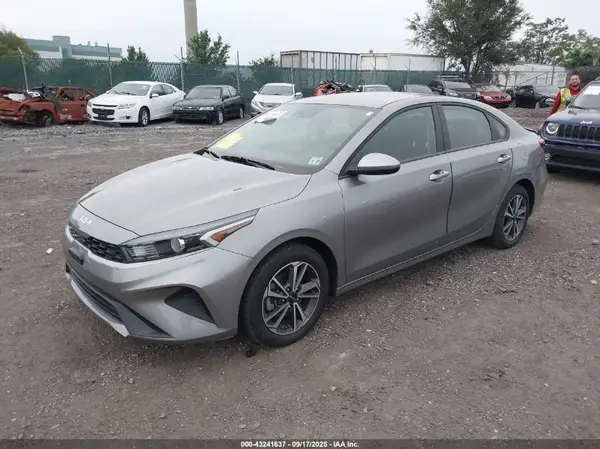 3KPF24AD1RE764800 2024 KIA FORTE - Image 2