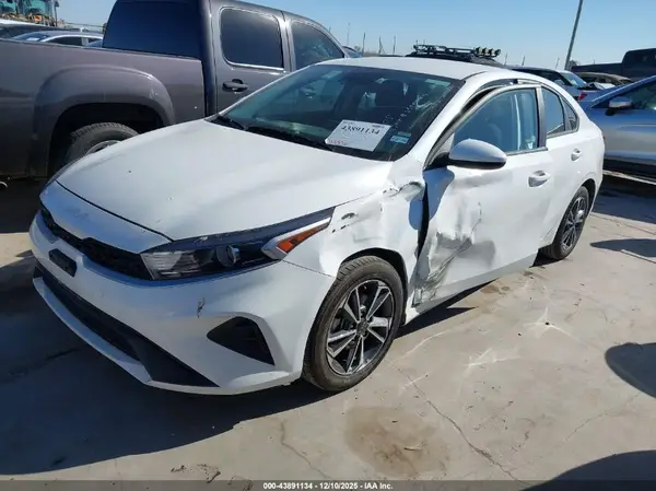 3KPF24AD1RE765154 2024 KIA FORTE - Image 2