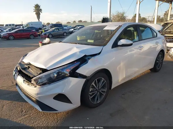 3KPF24AD1RE767308 2024 KIA FORTE - Image 2