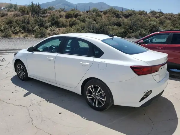 3KPF24AD1RE768152 2024 KIA FORTE - Image 2