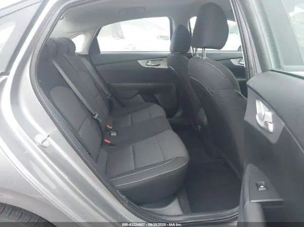 3KPF24AD1RE768572 2024 KIA FORTE - Image 8