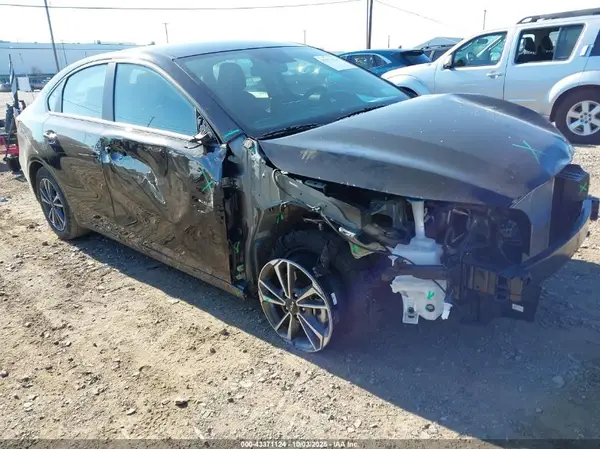 3KPF24AD1RE772878 2024 KIA FORTE - Image 1