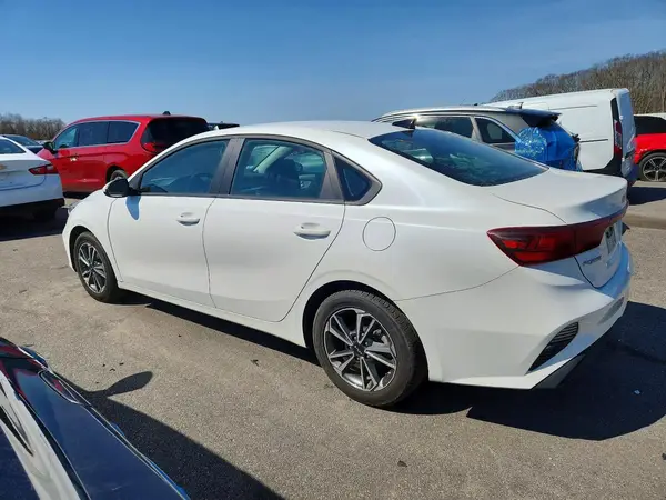 3KPF24AD1RE774680 2024 KIA FORTE - Image 2