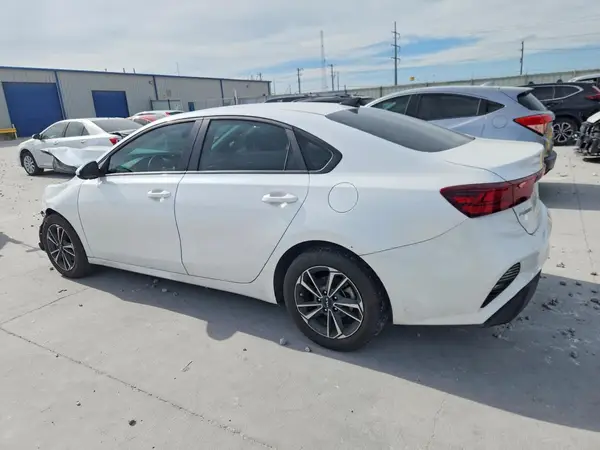 3KPF24AD1RE775649 2024 KIA FORTE - Image 2