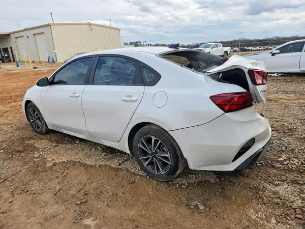 3KPF24AD1RE778499 2024 KIA FORTE - Image 2