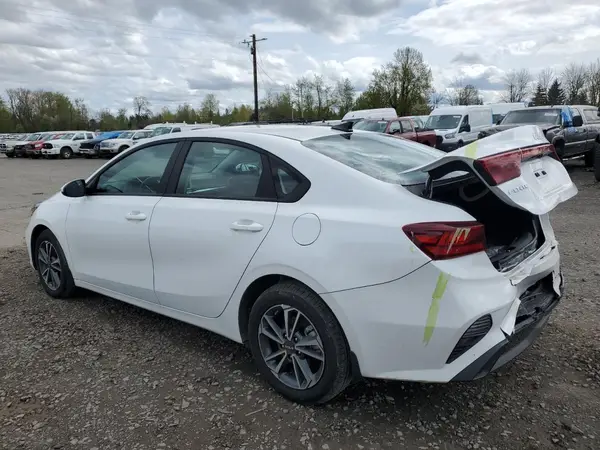 3KPF24AD1RE779393 2024 KIA FORTE - Image 2