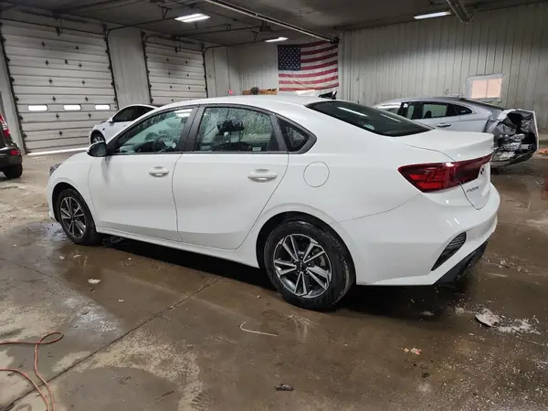 3KPF24AD1RE781905 2024 KIA FORTE - Image 2