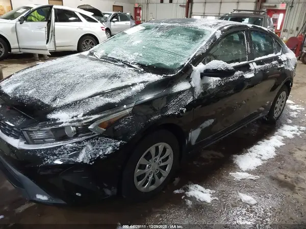 3KPF24AD1RE789342 2024 KIA FORTE - Image 2