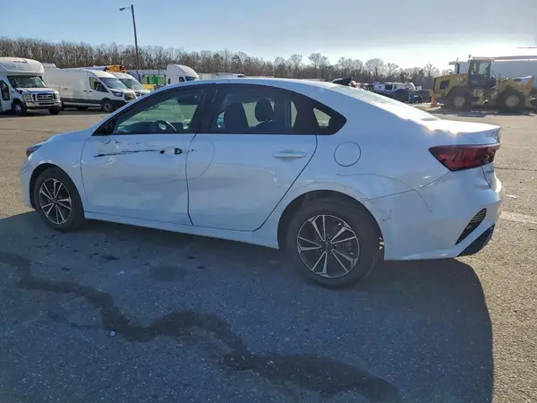 3KPF24AD1RE790281 2024 KIA FORTE - Image 2