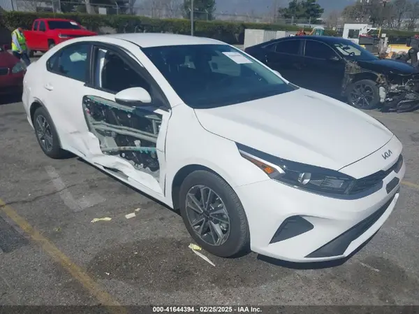 3KPF24AD1RE794038 2024 KIA FORTE - Image 1