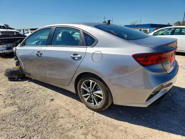 3KPF24AD1RE794864 2024 KIA FORTE - Image 2