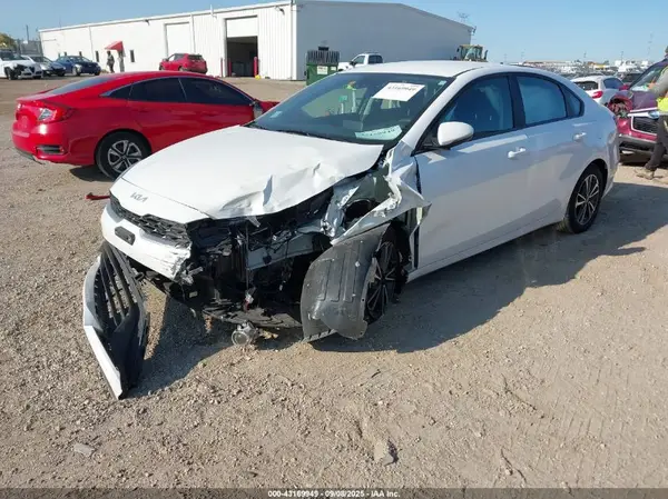 3KPF24AD1RE796999 2024 KIA FORTE - Image 2