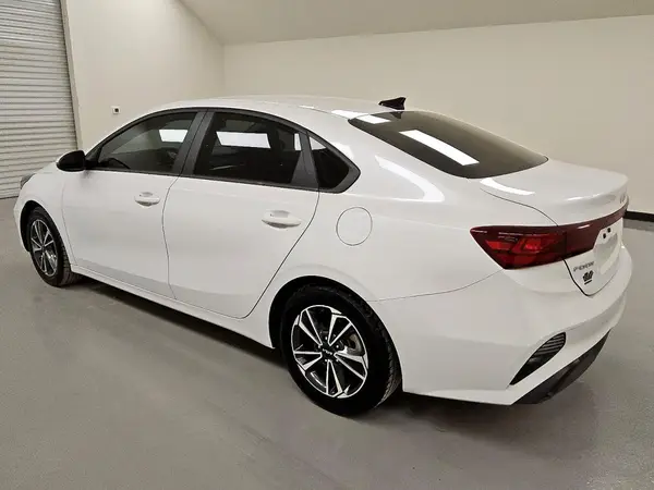 3KPF24AD1RE802218 2024 KIA FORTE - Image 2