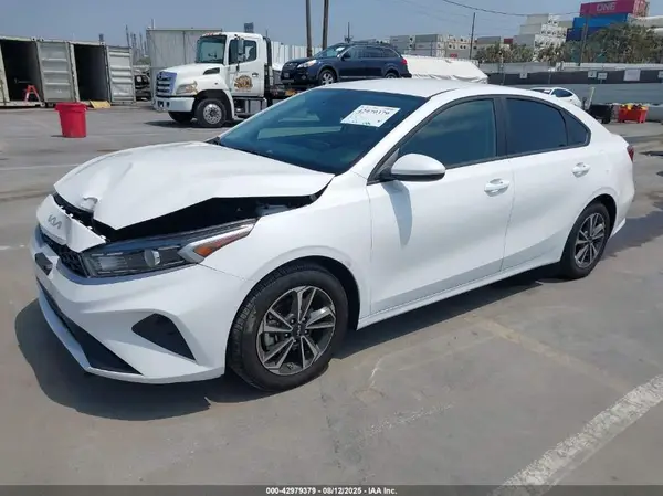 3KPF24AD1RE802414 2024 KIA FORTE - Image 2