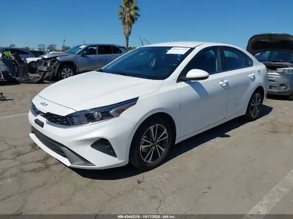 3KPF24AD1RE803059 2024 KIA FORTE - Image 2