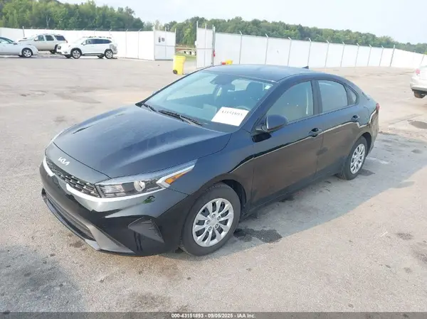 3KPF24AD1RE803076 2024 KIA FORTE - Image 2