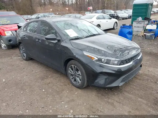 3KPF24AD1RE804924 2024 KIA FORTE - Image 1