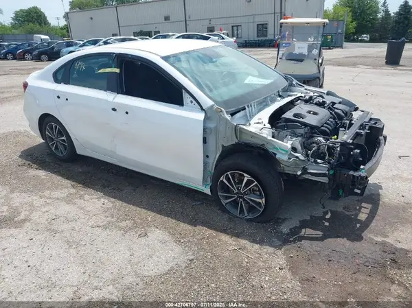 3KPF24AD1RE810061 2024 KIA FORTE - Image 1