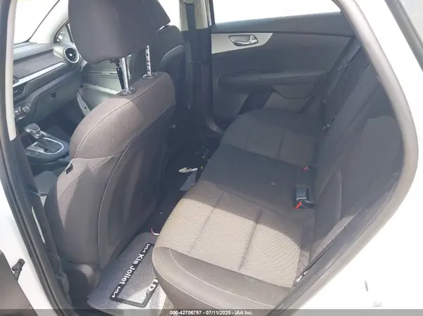 3KPF24AD1RE810061 2024 KIA FORTE - Image 8