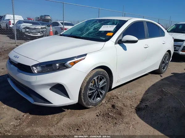 3KPF24AD1RE810920 2024 KIA FORTE - Image 2