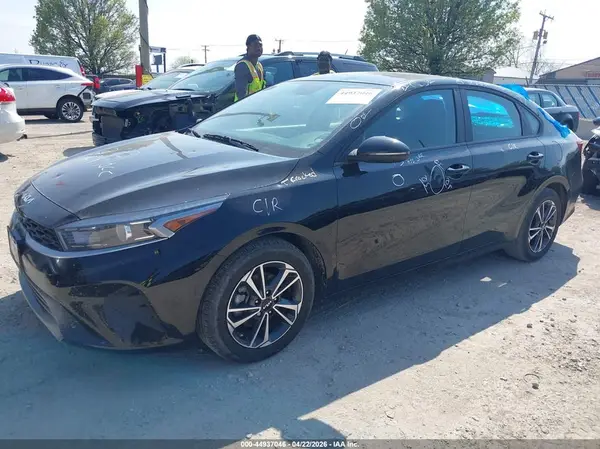 3KPF24AD1RE811758 2024 KIA FORTE - Image 2