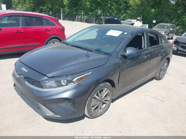 3KPF24AD1RE812103 2024 KIA FORTE - Image 2