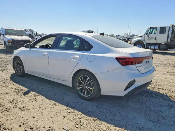 3KPF24AD1RE812456 2024 KIA FORTE - Image 2