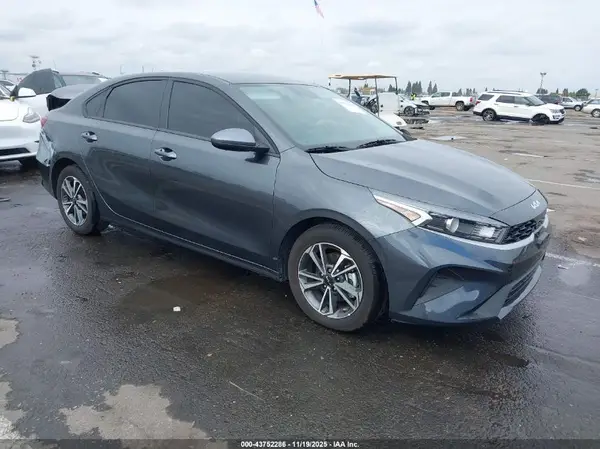3KPF24AD1RE812473 2024 KIA FORTE - Image 1