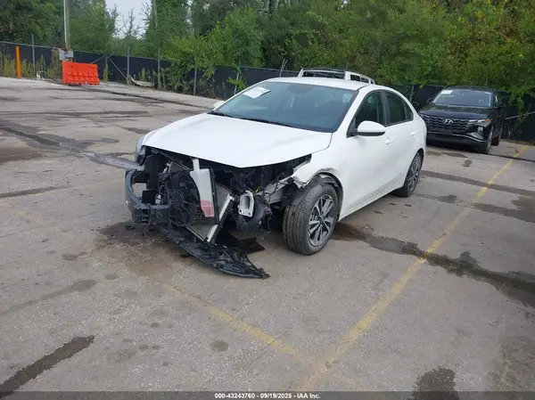 3KPF24AD1RE817303 2024 KIA FORTE - Image 2