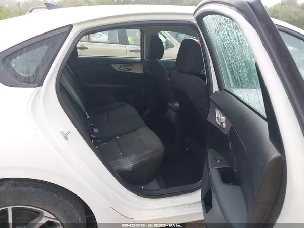 3KPF24AD1RE817303 2024 KIA FORTE - Image 8