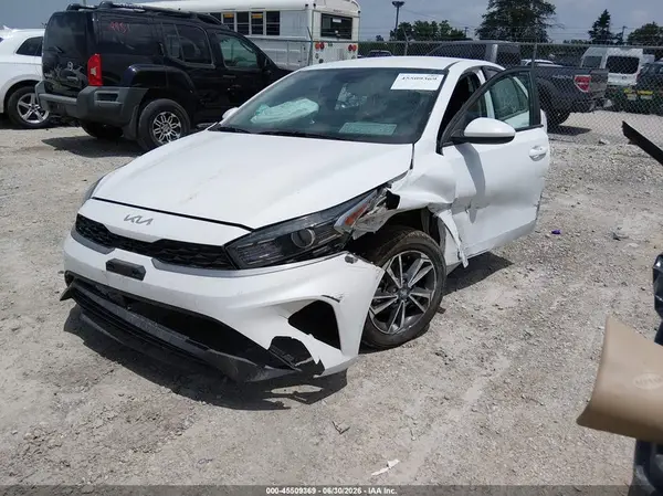 3KPF24AD1RE822503 2024 KIA FORTE - Image 2