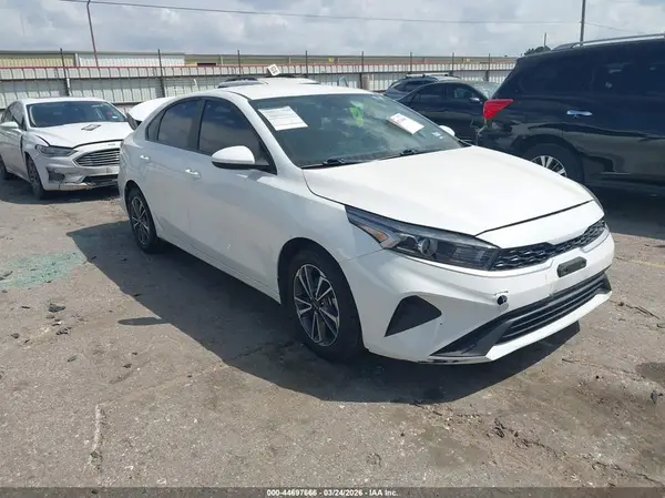 3KPF24AD1RE825756 2024 KIA FORTE - Image 1