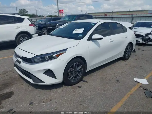 3KPF24AD1RE825756 2024 KIA FORTE - Image 2