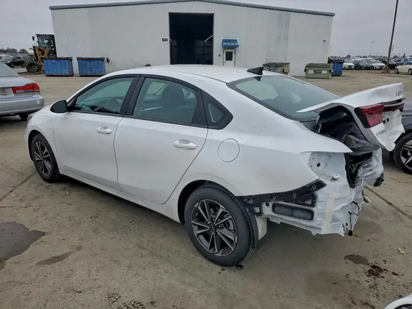 3KPF24AD1RE825921 2024 KIA FORTE - Image 2