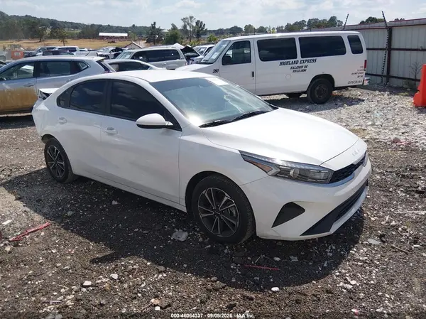 3KPF24AD1RE826874 2024 KIA FORTE - Image 1