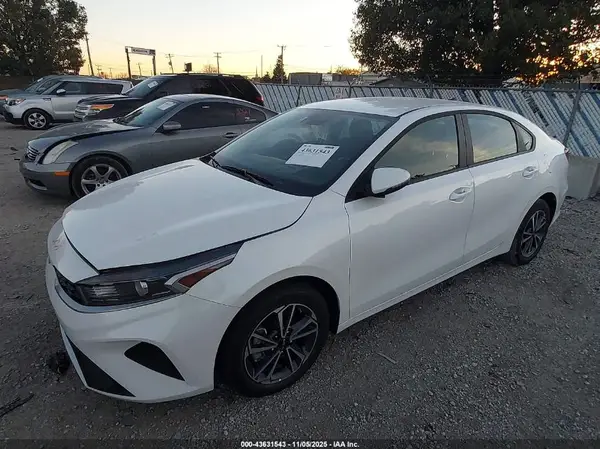 3KPF24AD1RE827393 2024 KIA FORTE - Image 2