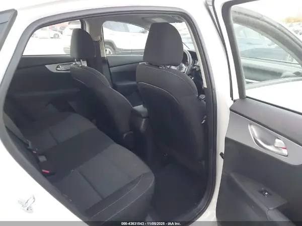 3KPF24AD1RE827393 2024 KIA FORTE - Image 8