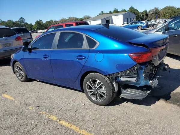 3KPF24AD1RE828057 2024 KIA FORTE - Image 2