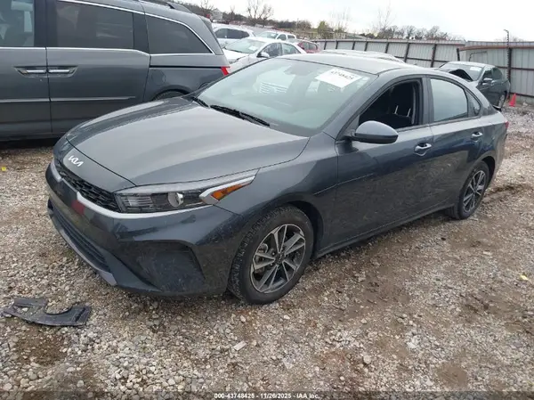 3KPF24AD1RE829810 2024 KIA FORTE - Image 2