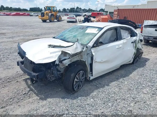 3KPF24AD1RE833405 2024 KIA FORTE - Image 2
