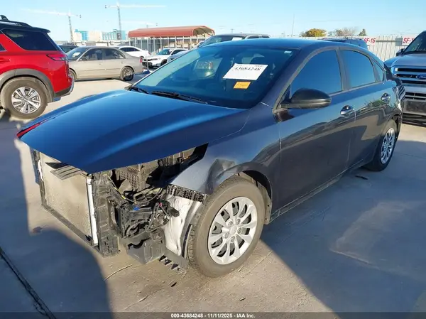 3KPF24AD1RE835946 2024 KIA FORTE - Image 2