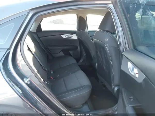 3KPF24AD1RE835946 2024 KIA FORTE - Image 8