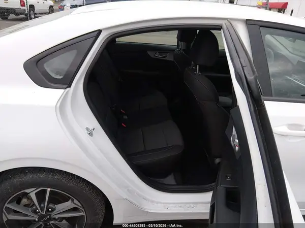 3KPF24AD1RE837860 2024 KIA FORTE - Image 8