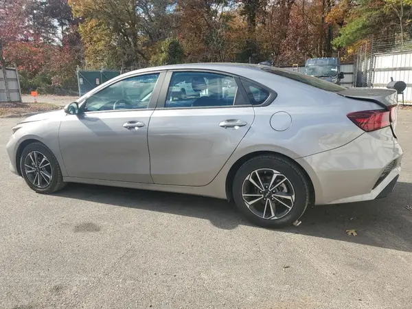 3KPF24AD1RE839897 2024 KIA FORTE - Image 2