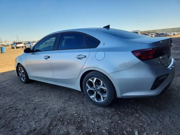 3KPF24AD2KE004445 2019 KIA FORTE - Image 2