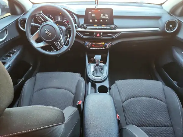 3KPF24AD2KE004445 2019 KIA FORTE - Image 8